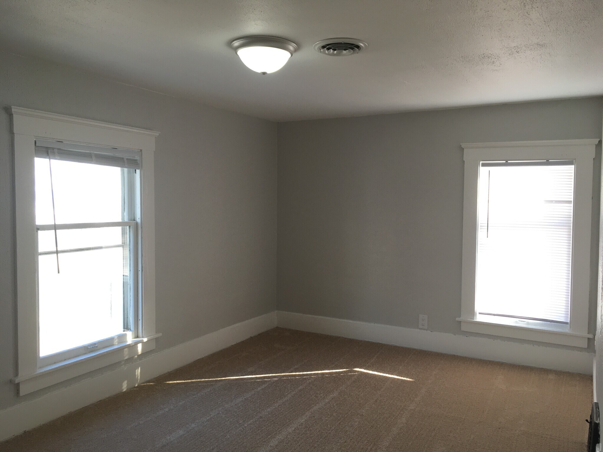 Bedroom 2 - 219 W Oakland Ave