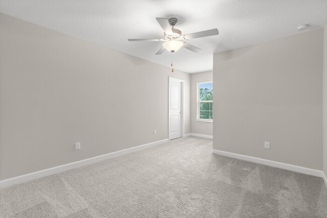 Building Photo - LIKE NEW Townhome in Willow Square