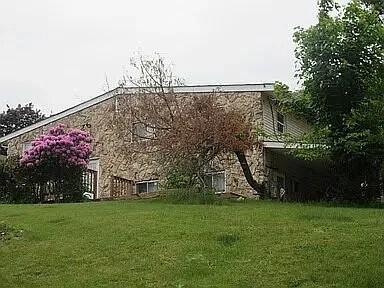 Building Photo - 3 Tulip Ln