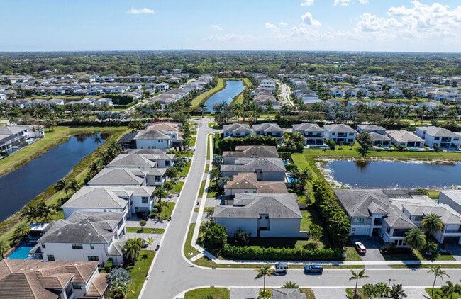 Building Photo - 17081 Five Waters Ave