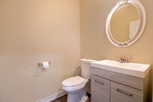 Building Photo - 37400 Queen Anne Pl
