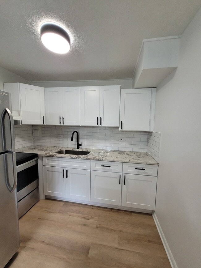 Building Photo - 2402 Algonquin Rd