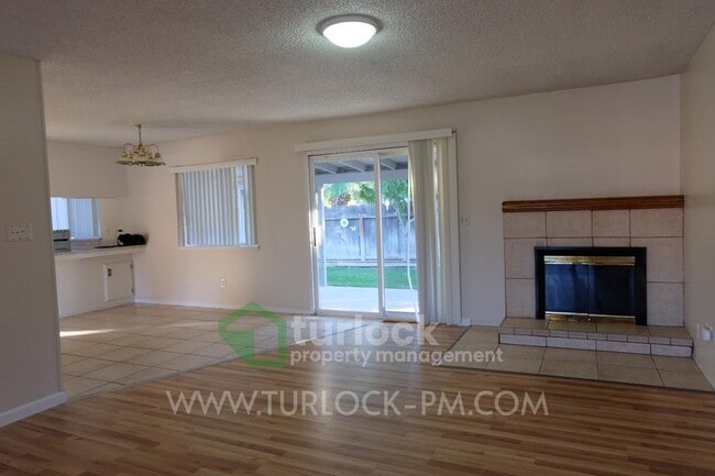 Building Photo - 660 Hillsdale Dr