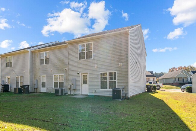 Building Photo - Charming 3-Bed 3.5-Bath Near Campbell University