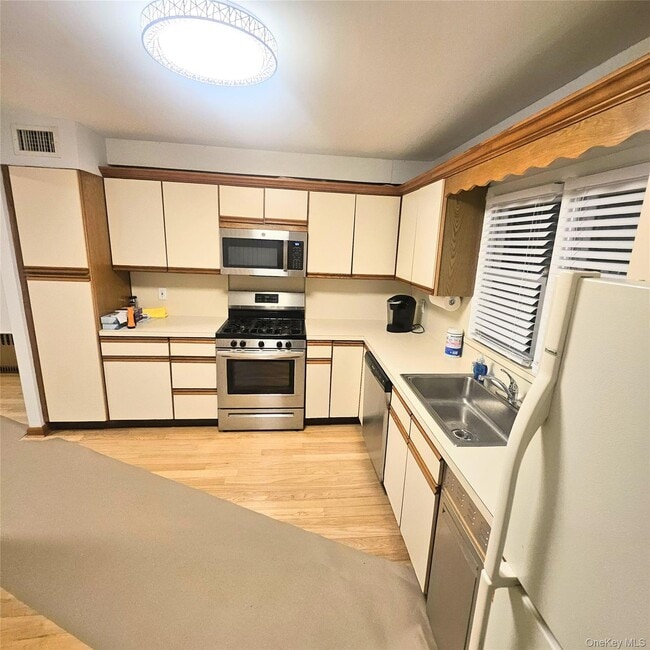 Building Photo - 109 Rockwell St