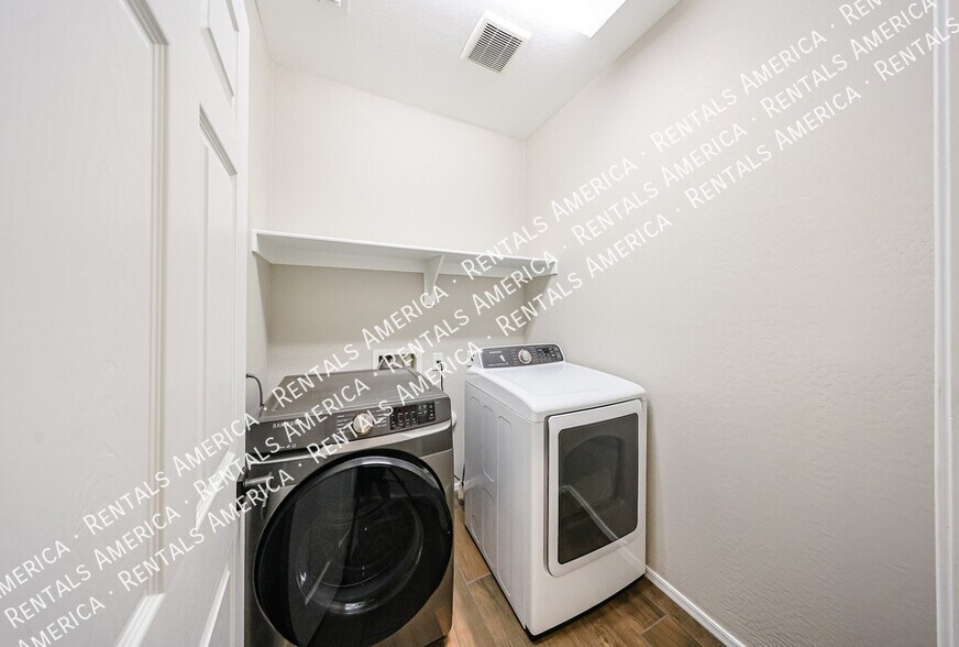 Building Photo - 5211 W Leodra Ln