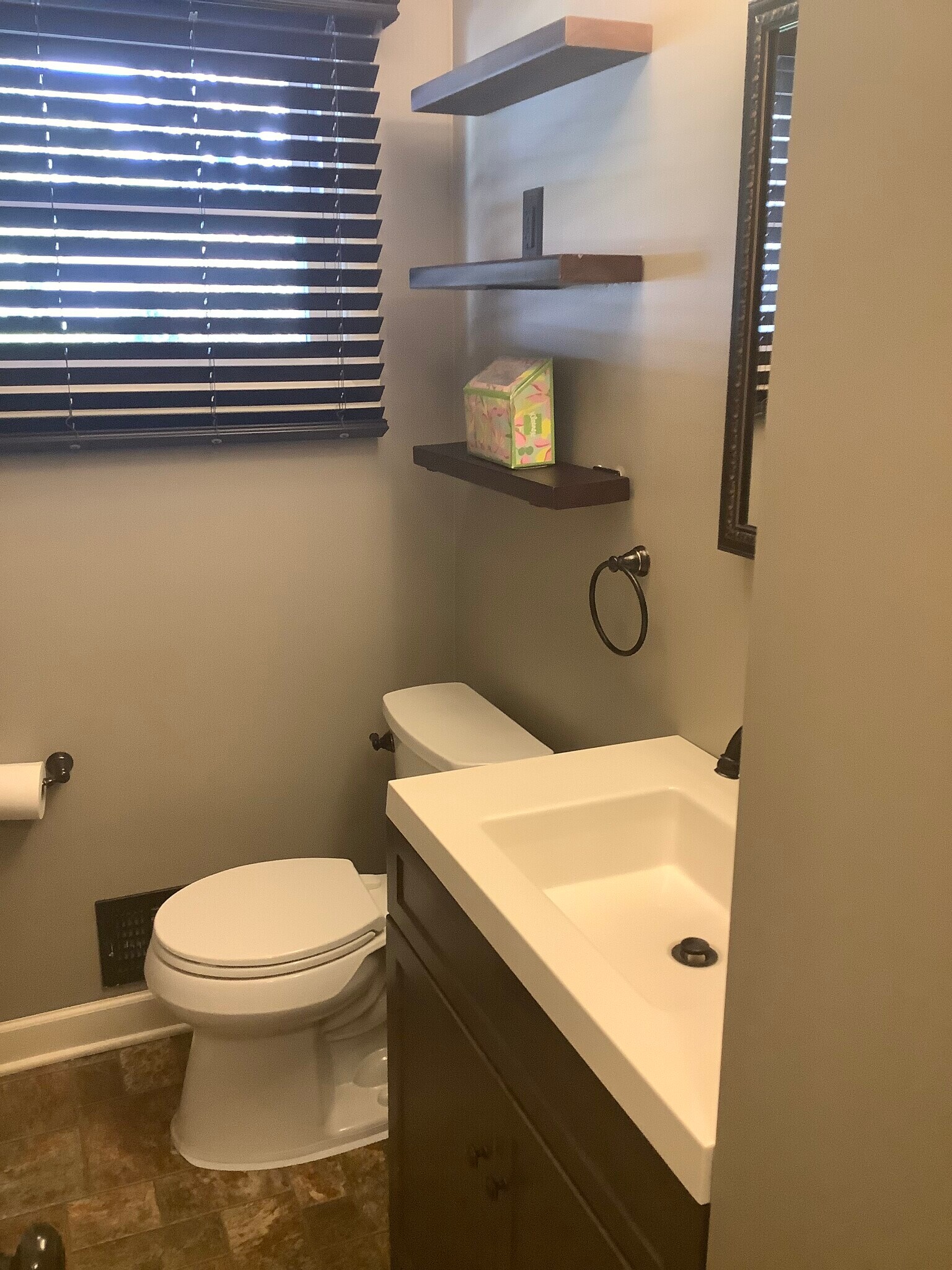 Full bathroom - 6 Redwood Rd