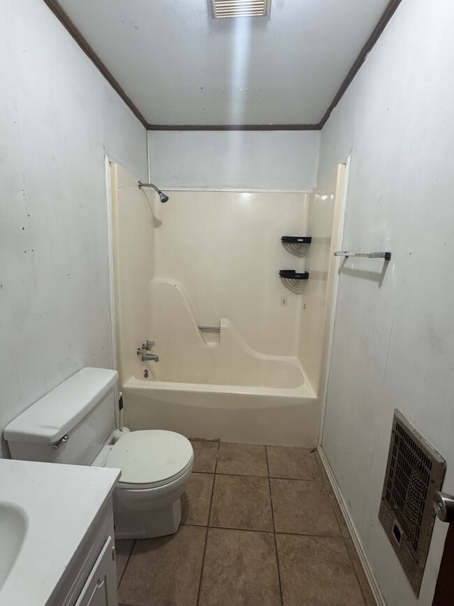 Building Photo - 1206 Rosewood Dr