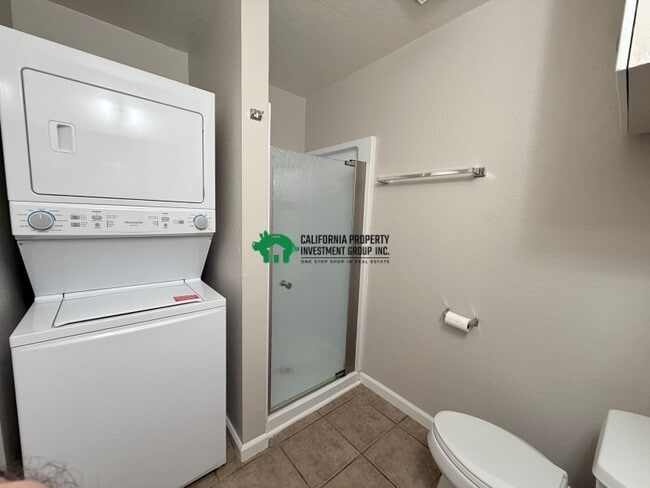 Building Photo - 1608 Hood Rd