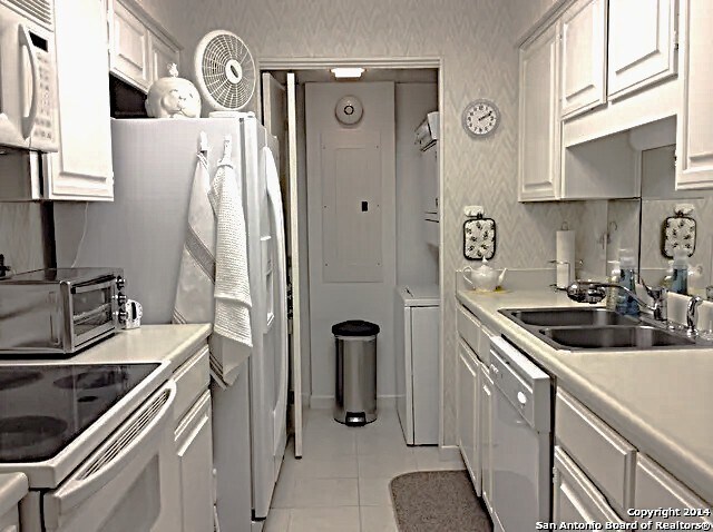 Building Photo - 7701 Wurzbach Rd