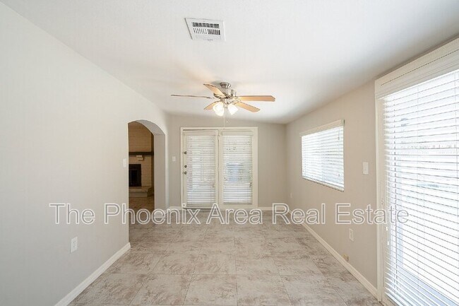 Building Photo - 522 E Balboa Dr