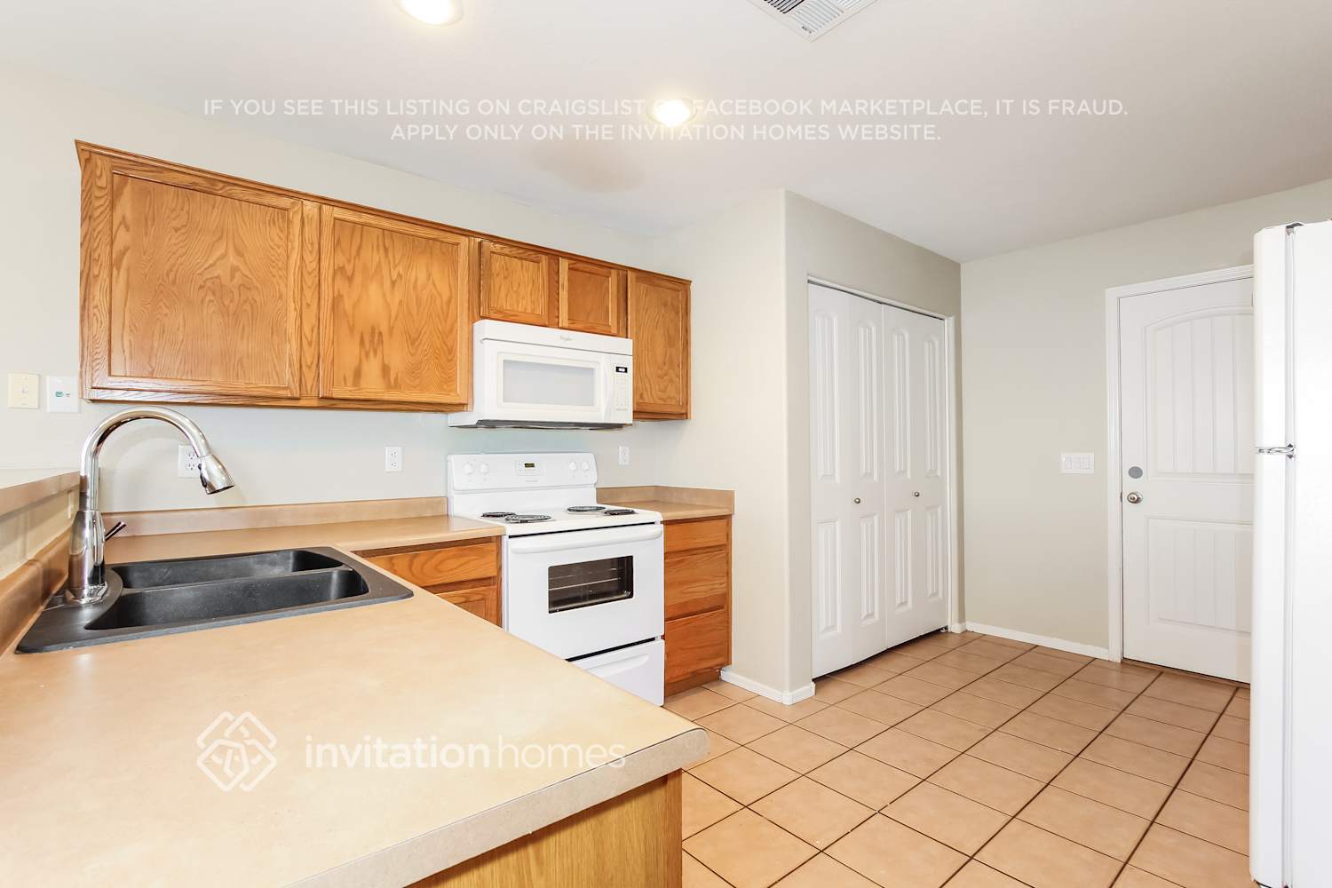 Building Photo - 4028 W Lone Cactus Dr