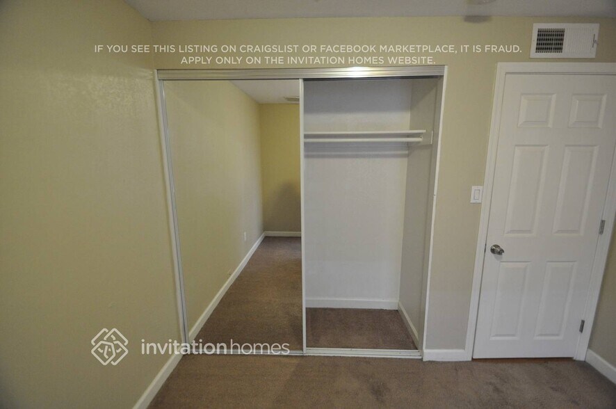 Building Photo - 3643 E Surrey Ave