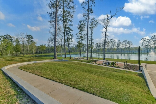 Building Photo - 678 Royal Arch Dr