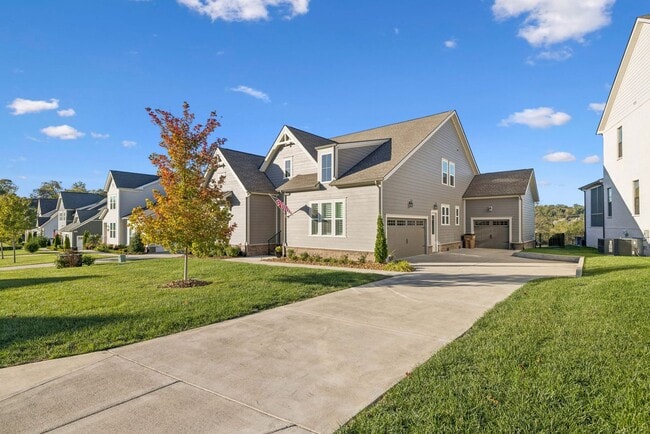 Building Photo - Luxurious living space *Fully furnished and impeccably designed*