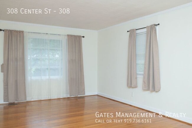 Building Photo - 308 Center St