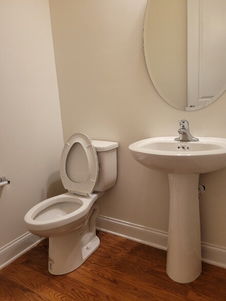 Building Photo - 904 Haybeck Ln