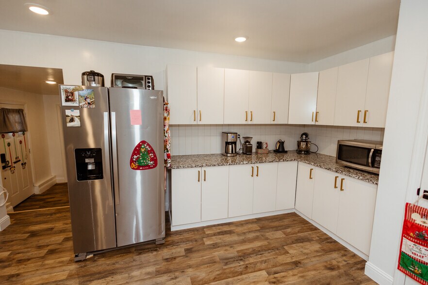 Building Photo - 3836 Leland Ave