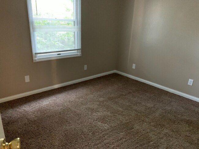 Building Photo - 2 bedroom 1 bath