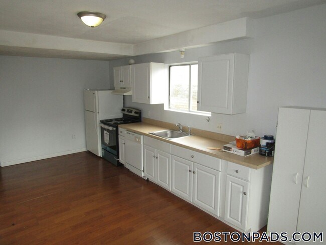 Building Photo - 1247 Commonwealth Ave