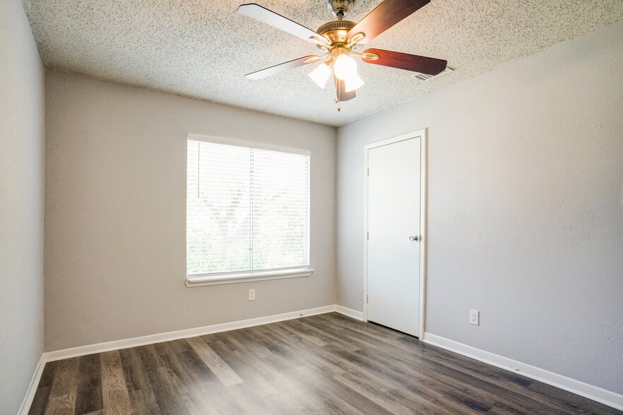 Building Photo - 1741 Crystal Way