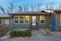 Building Photo - 10 Dogwood Dr