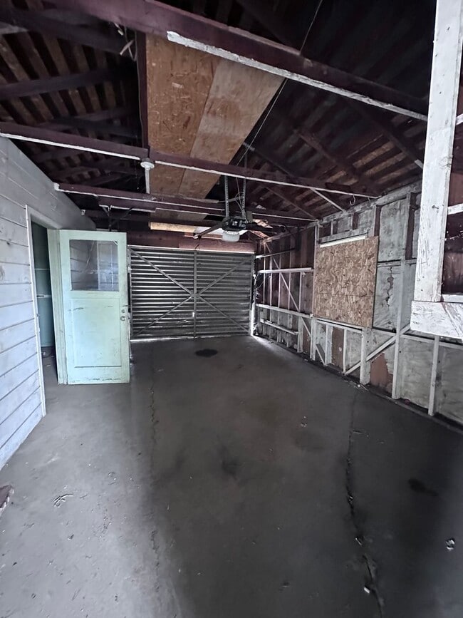 Building Photo - Charming Home for rent coming soon!