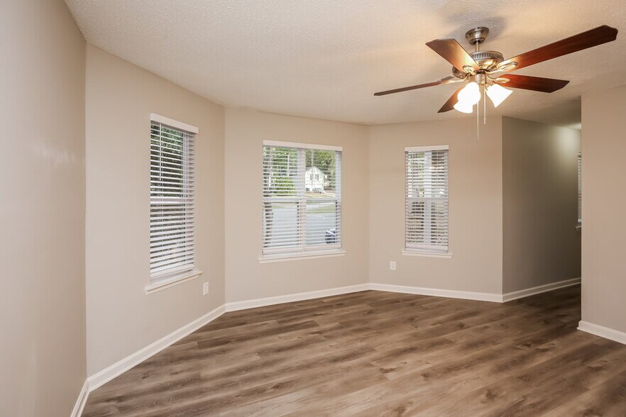 Building Photo - 3730 Rhoanoke Ct