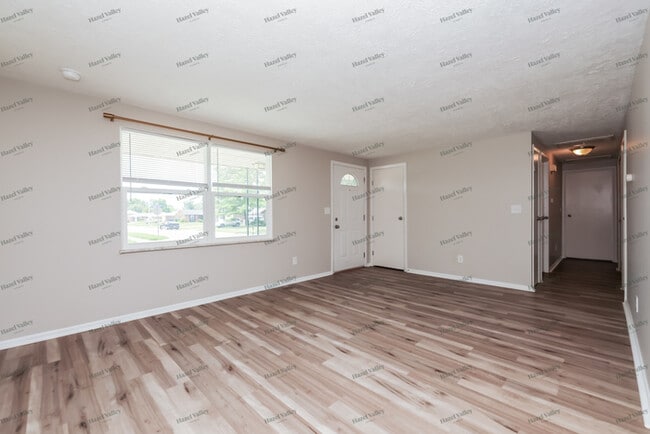 Building Photo - 7160 Claybeck Dr
