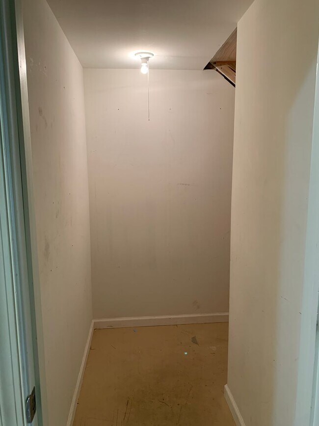 Building Photo - BEAUTIFUL 3 BED/2.5 BATH TOWNHOUSE!!