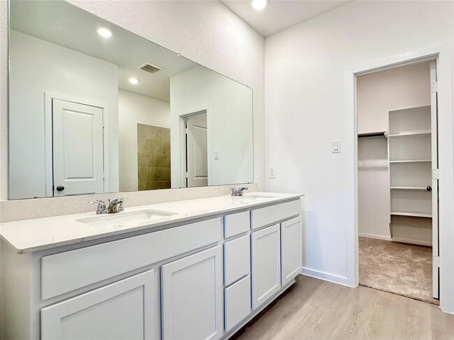 Building Photo - 2524 Lago Costa Dr