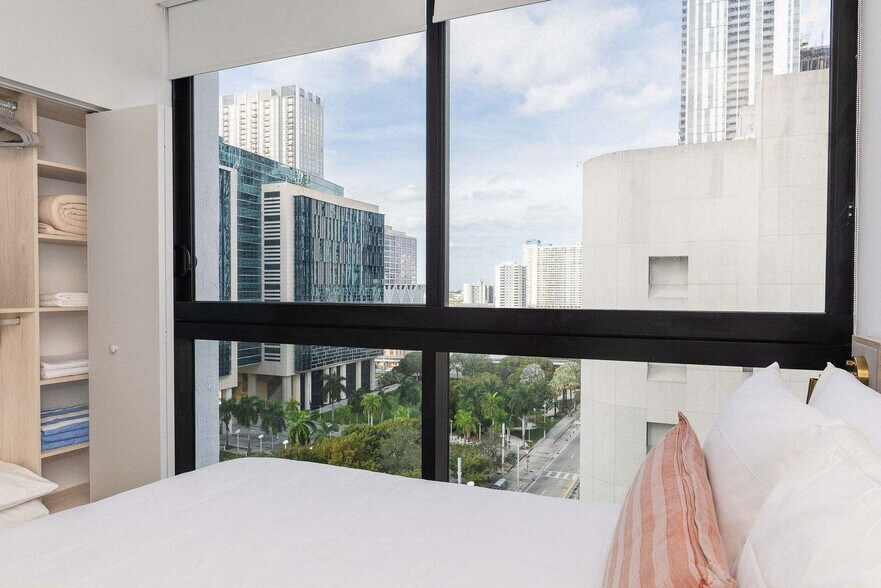 Building Photo - 225 N Miami Ave