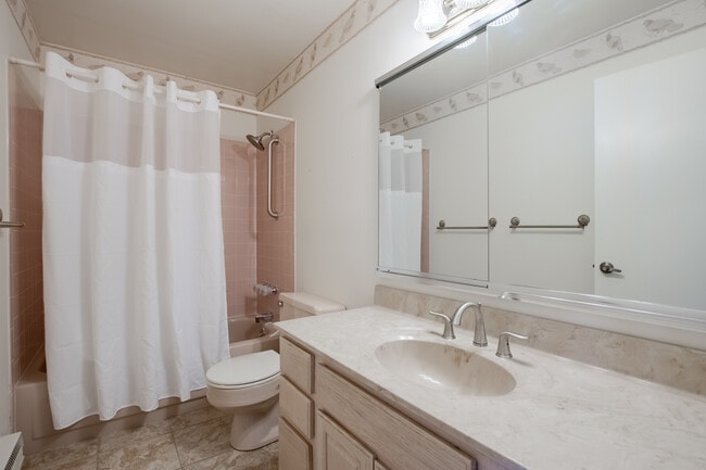 Building Photo - 24 Danbury Ct