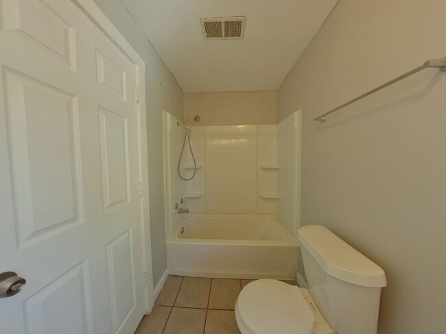 Building Photo - 3 Bedroom Home