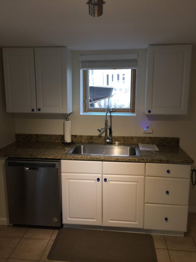 Building Photo - 309 Cantril St