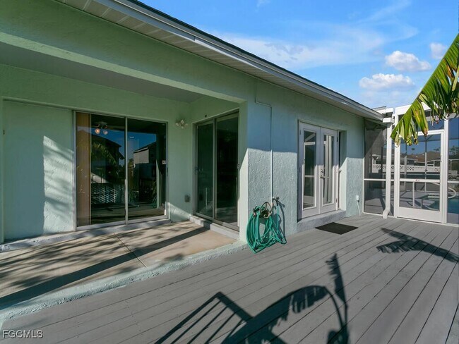 Building Photo - 908 SE 35th Terrace