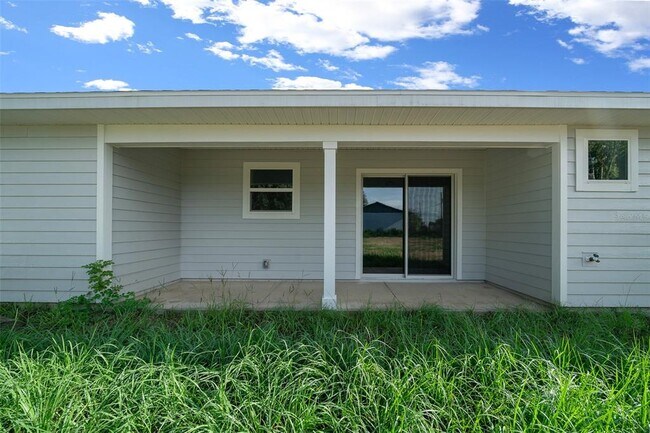Building Photo - 2 Pine Crse Dr