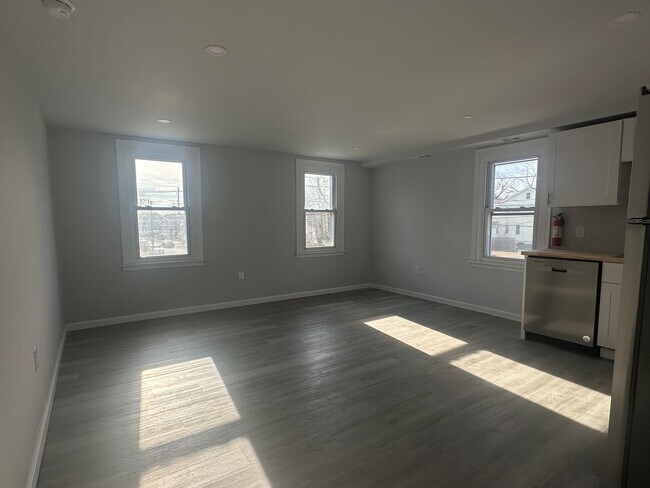 Building Photo - 125 Pennington Ave