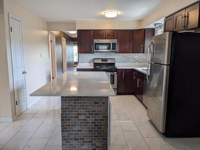 Building Photo - 16W631 56th St