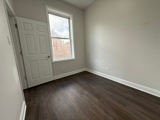 Building Photo - 2533 S Drake Ave