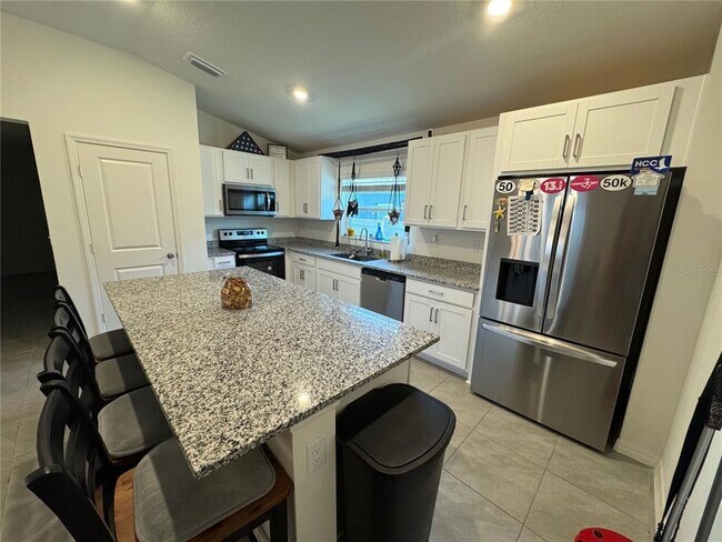 Building Photo - 922 Birch Dr