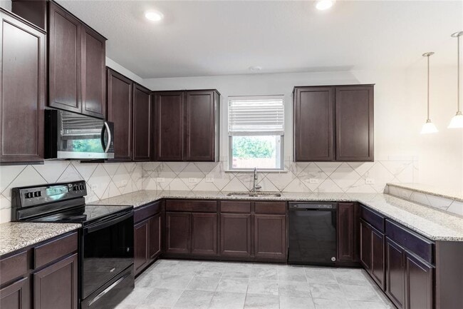 Building Photo - 606 Screech Owl Dr