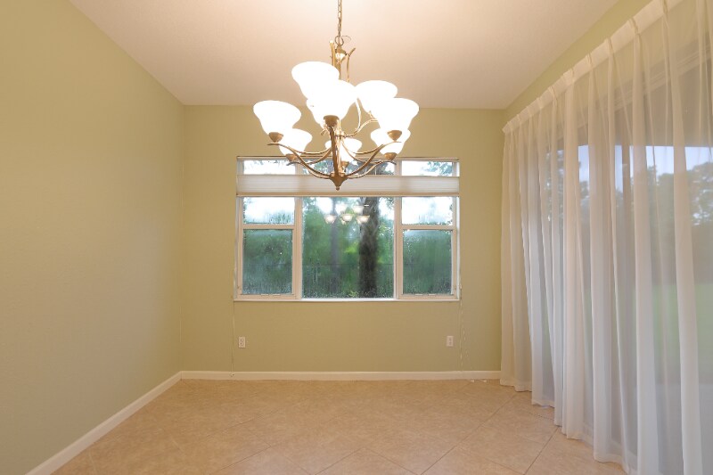 Building Photo - 407 SW Walking Path