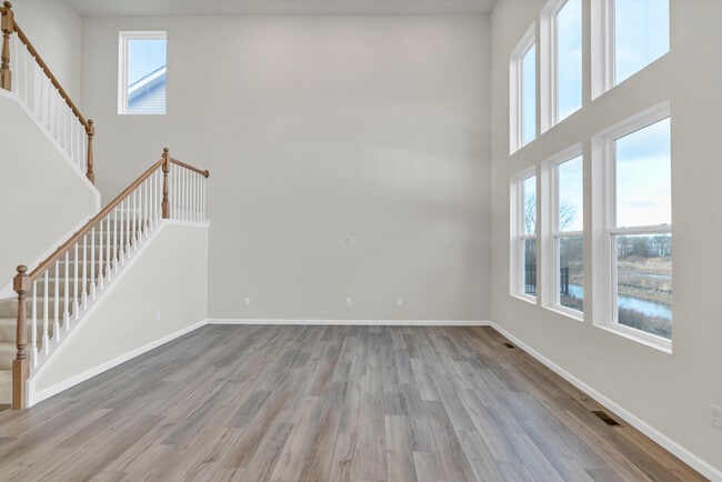 Building Photo - 668 Branson Dr