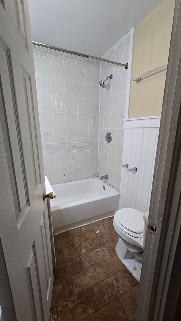 Building Photo - 3 Bedroom, 2 bathroom House! ($300 OFF MOVE IN RENT)