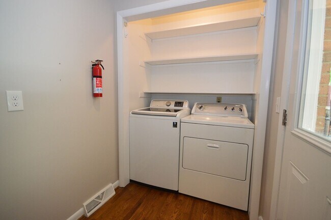 Building Photo - 304 Arrundale Dr