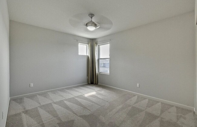 Building Photo - Discover the Charm of This Elegant North P...