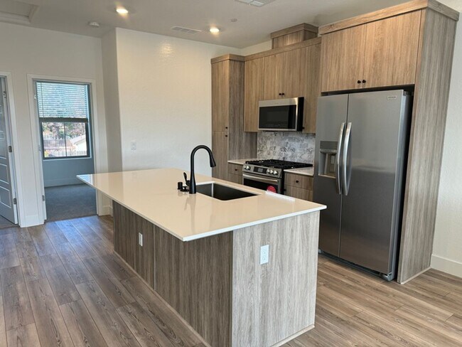 Building Photo - 568 W. Balsam Lane  (Peach & Spruce)