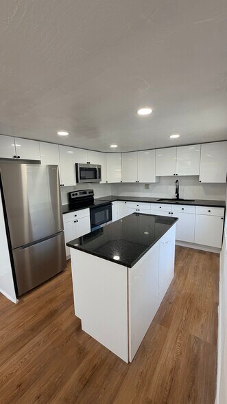 Building Photo - 414 Phippen Waiters Rd