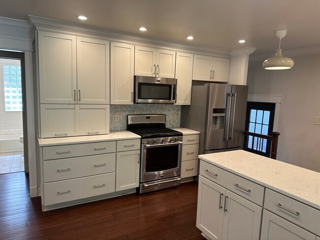 Building Photo - Webster Schools, Charming 2BD 2Bth Home Co...